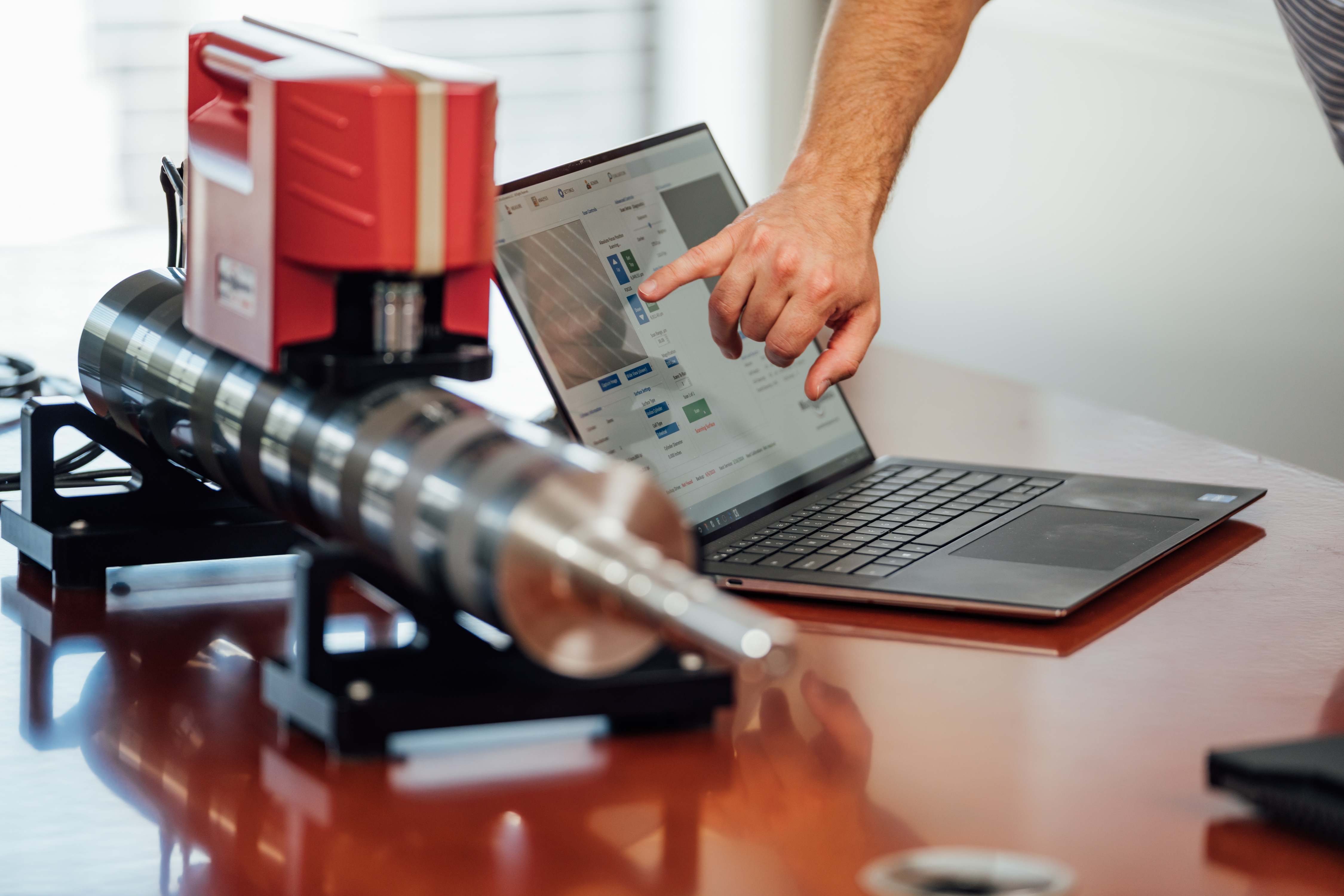 Veritas inspection system measuring an anilox roll